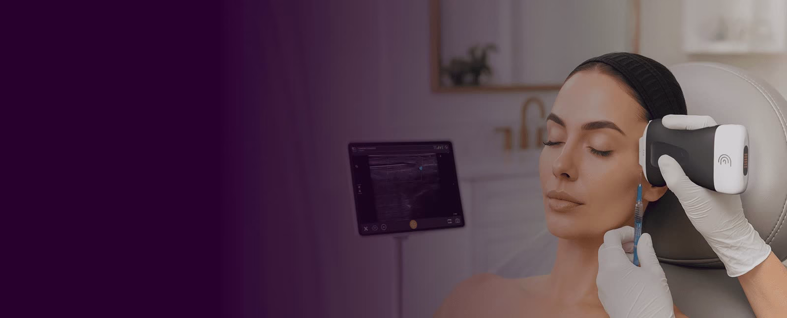 Clarius handheld ultrasound used in aesthetic treatment